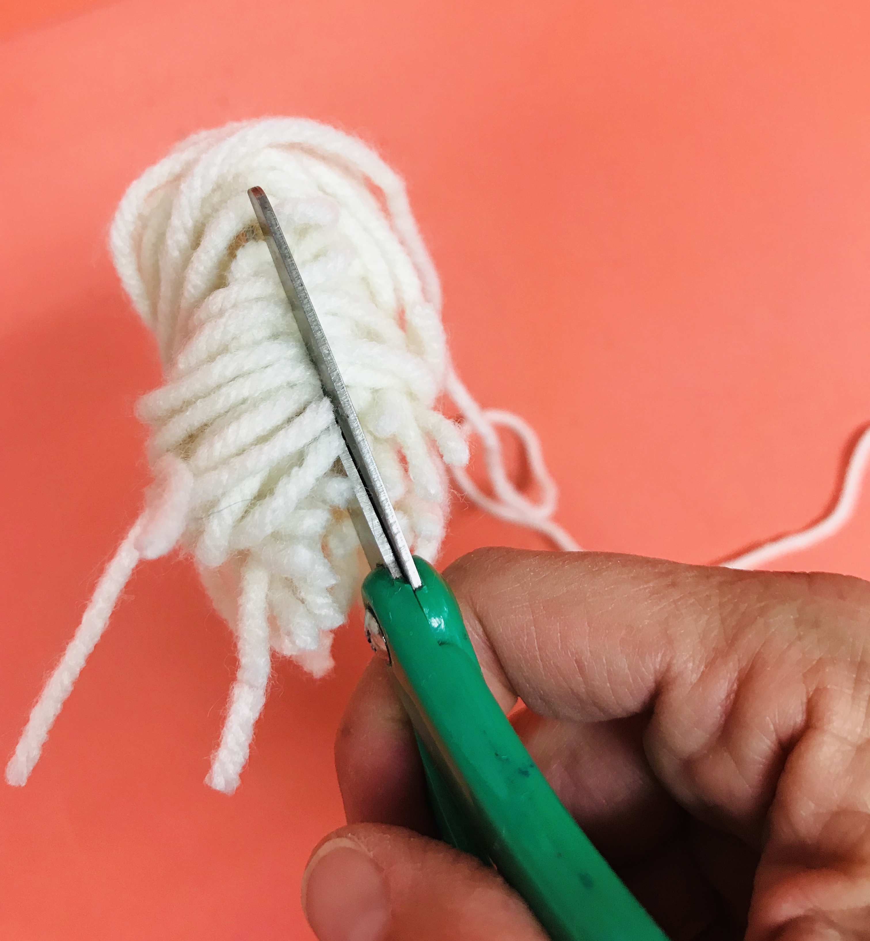 Cutting yarn ball