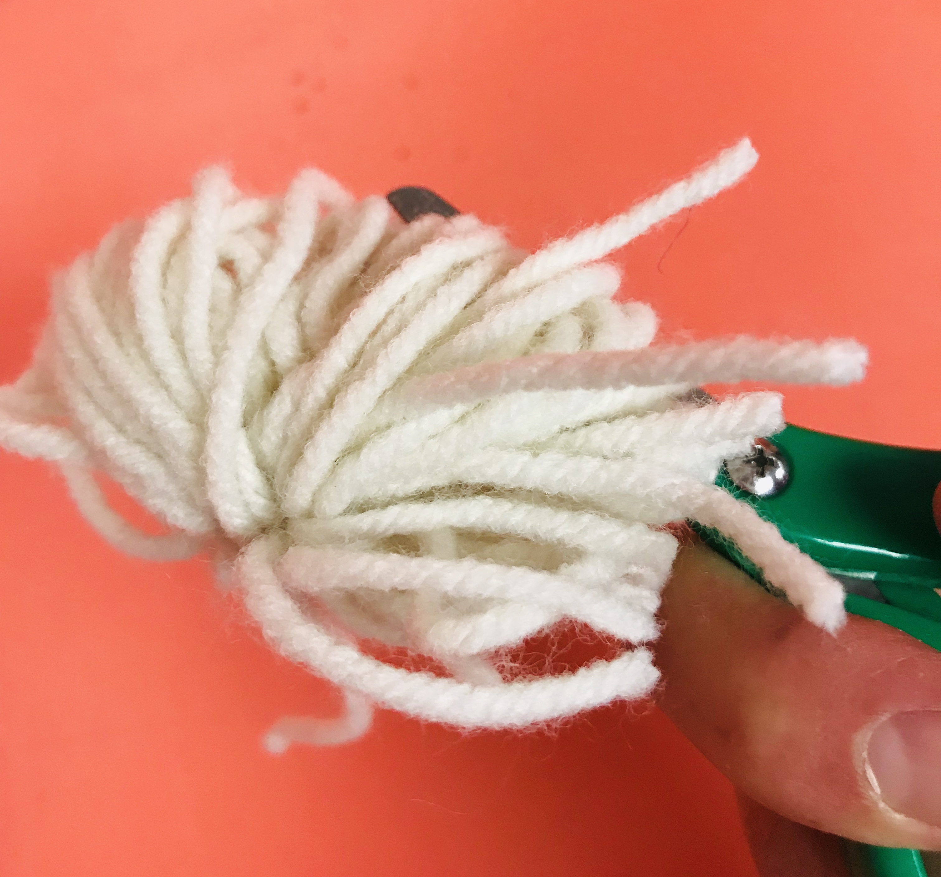 Cutting yarn ball